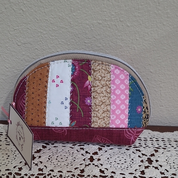 Handmade Avie's Place Quilted Patchwork Zippered Pouch Cosmetic Bag NWT - Picture 1 of 4